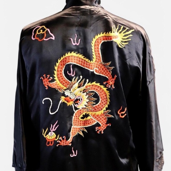 1970s Rare 100% Silk Robe with Hand Embroidered Dragons - Picture 2 of 6